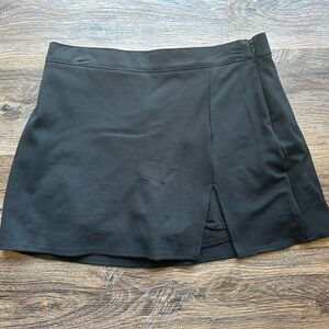 HOLLISTER Gold skort with side slit